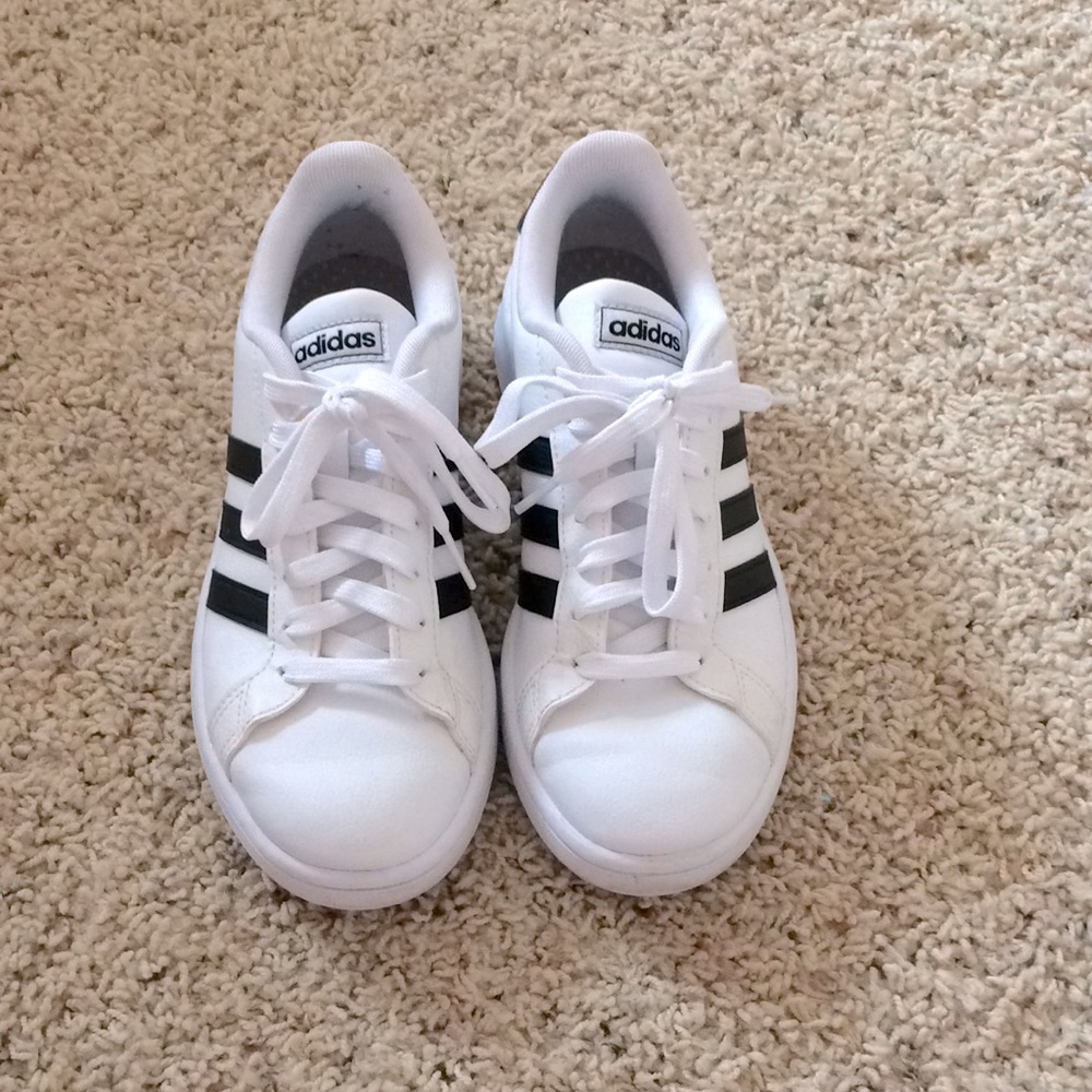 White adidas superstar